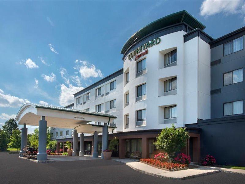 Отель Courtyard By Marriott Lebanon Экстерьер фото
