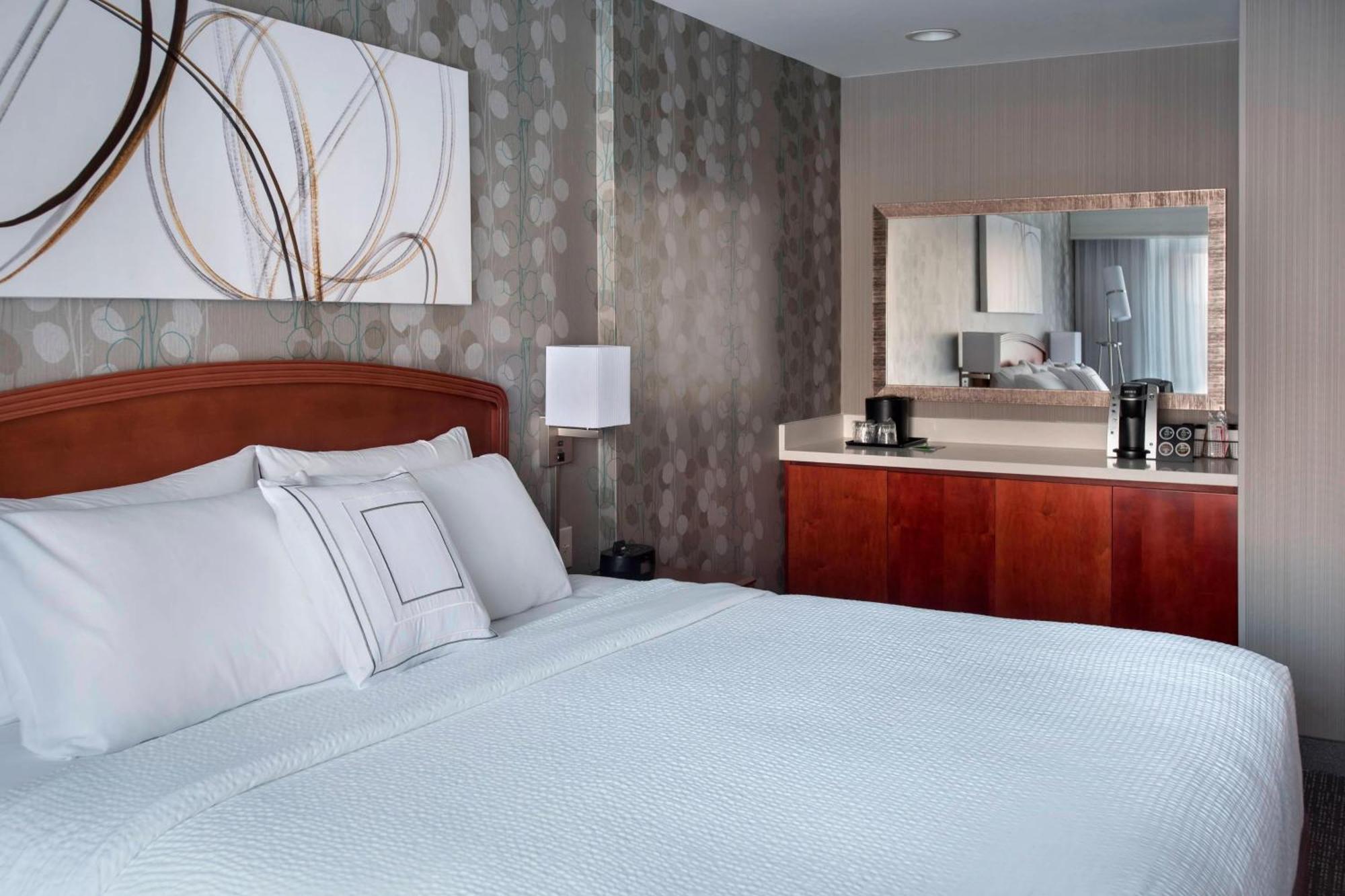 Отель Courtyard By Marriott Lebanon Экстерьер фото