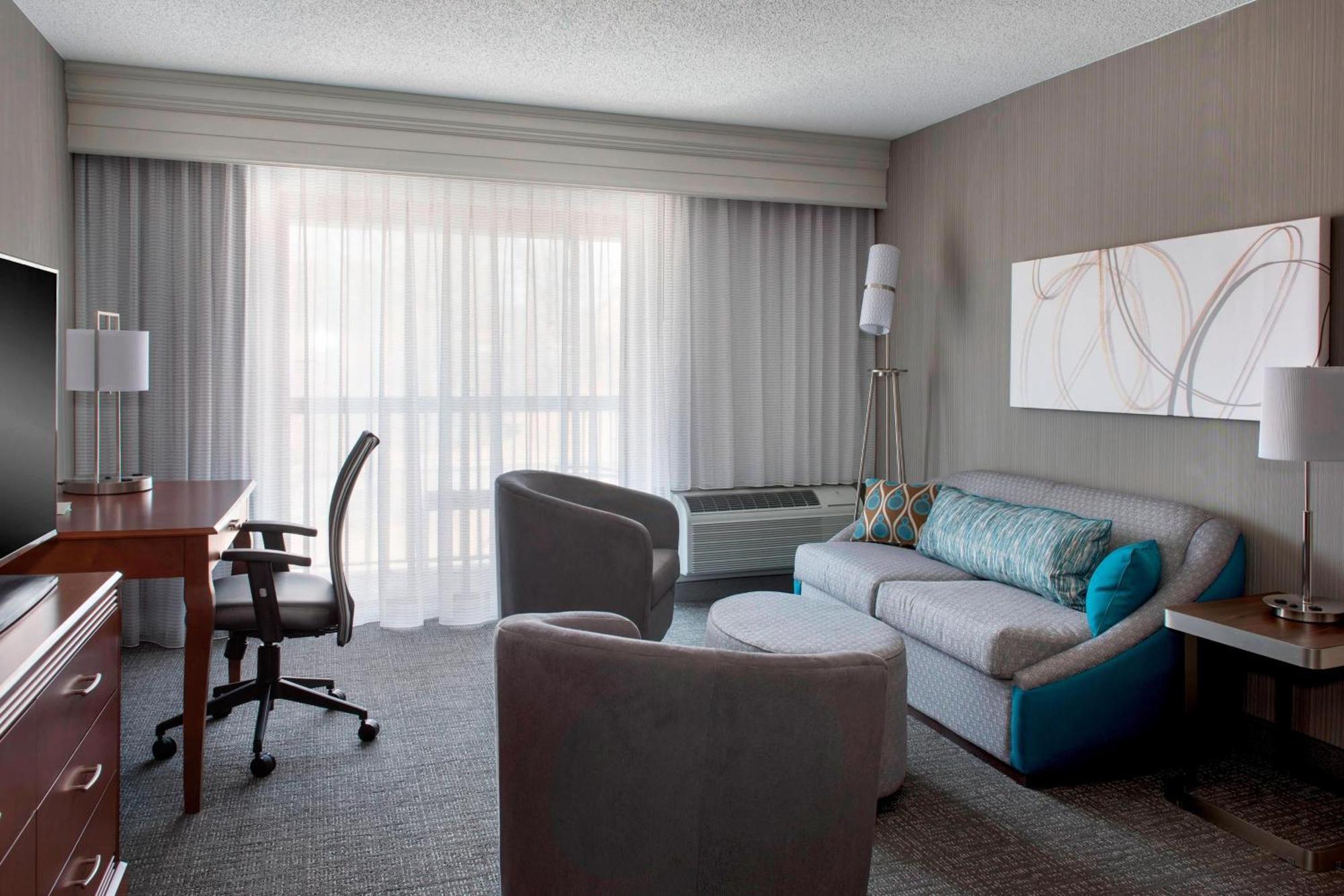 Отель Courtyard By Marriott Lebanon Экстерьер фото
