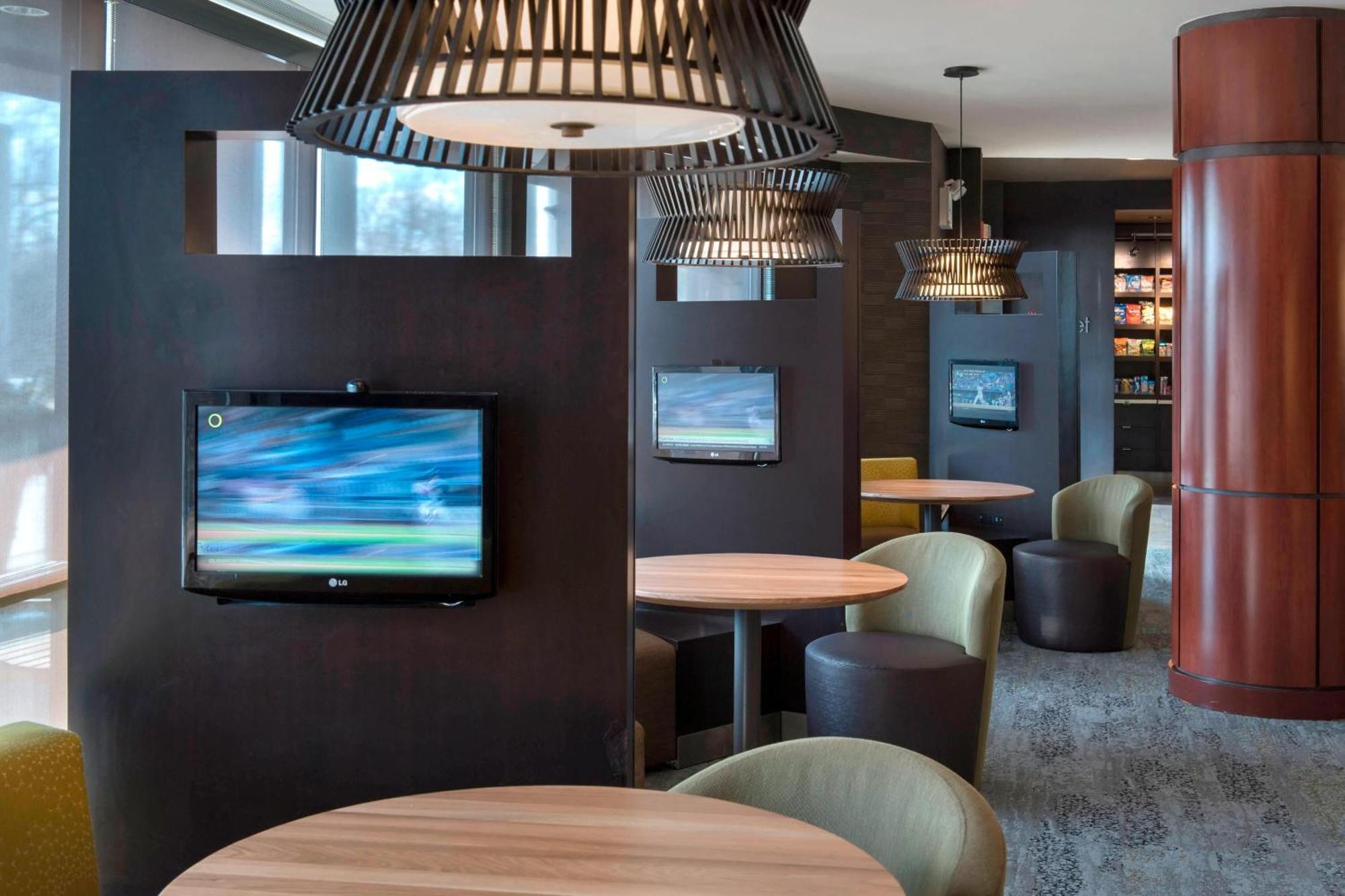 Отель Courtyard By Marriott Lebanon Экстерьер фото
