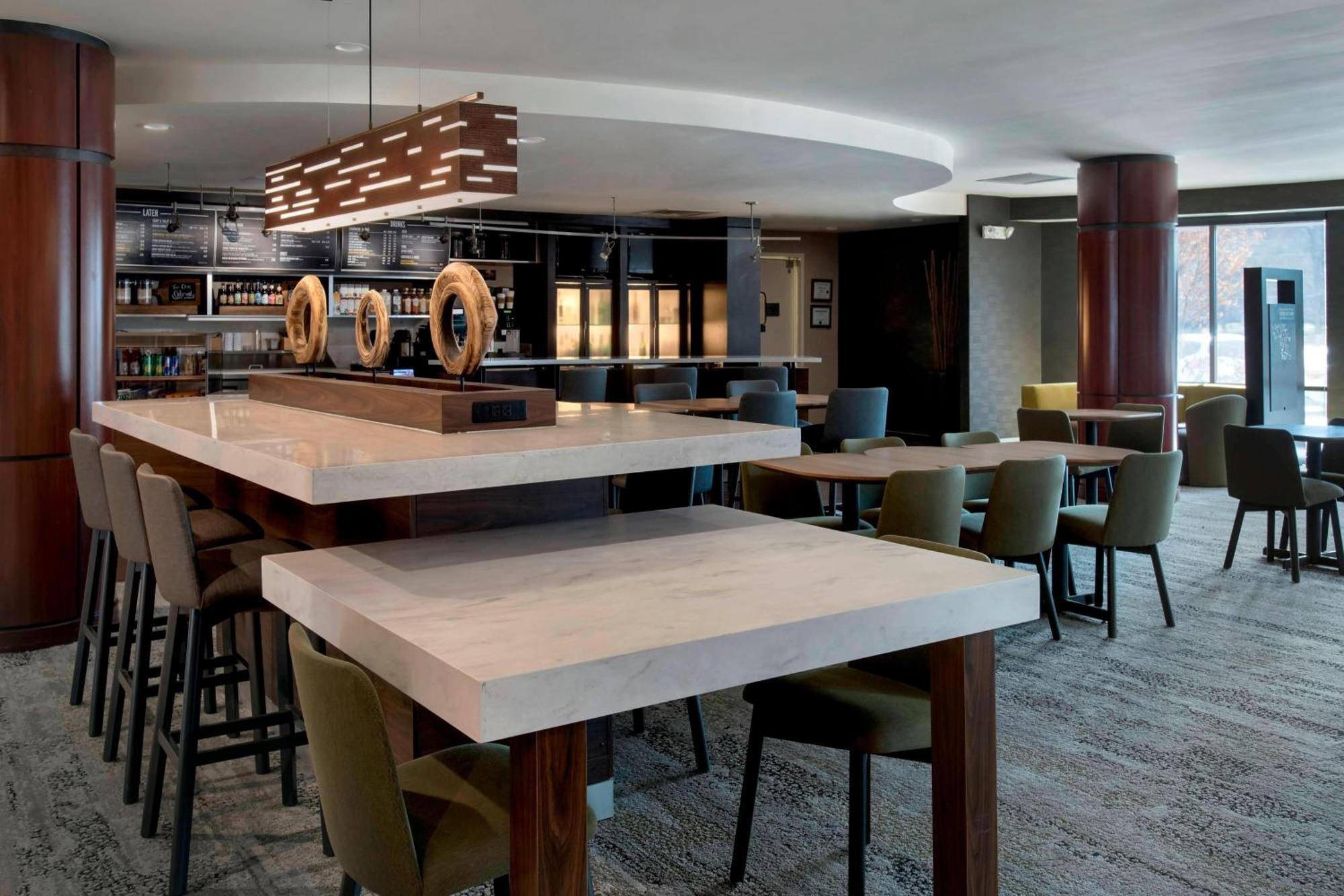Отель Courtyard By Marriott Lebanon Экстерьер фото