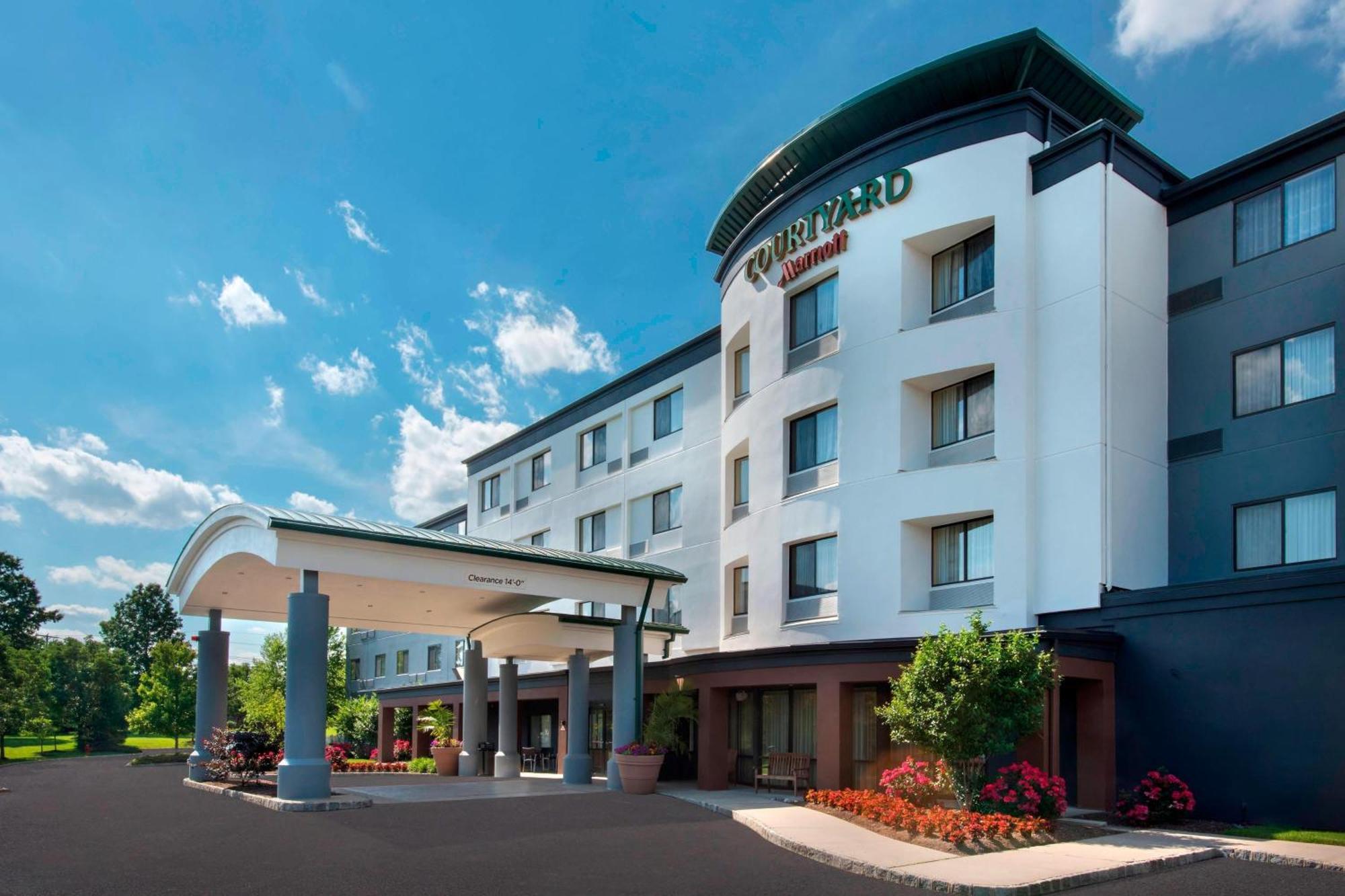 Отель Courtyard By Marriott Lebanon Экстерьер фото
