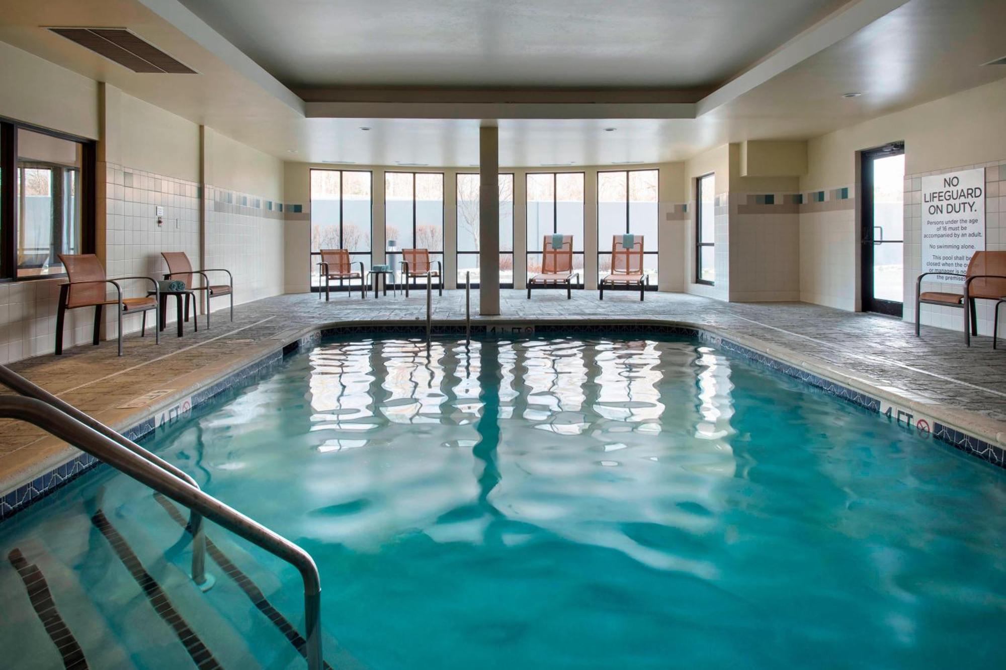 Отель Courtyard By Marriott Lebanon Экстерьер фото