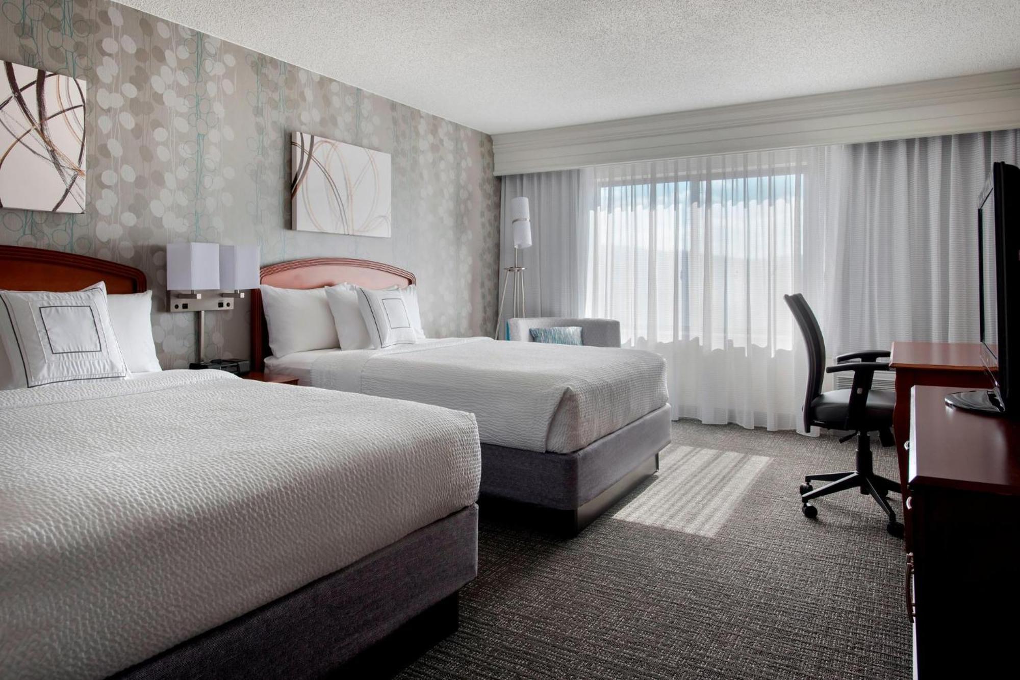 Отель Courtyard By Marriott Lebanon Экстерьер фото