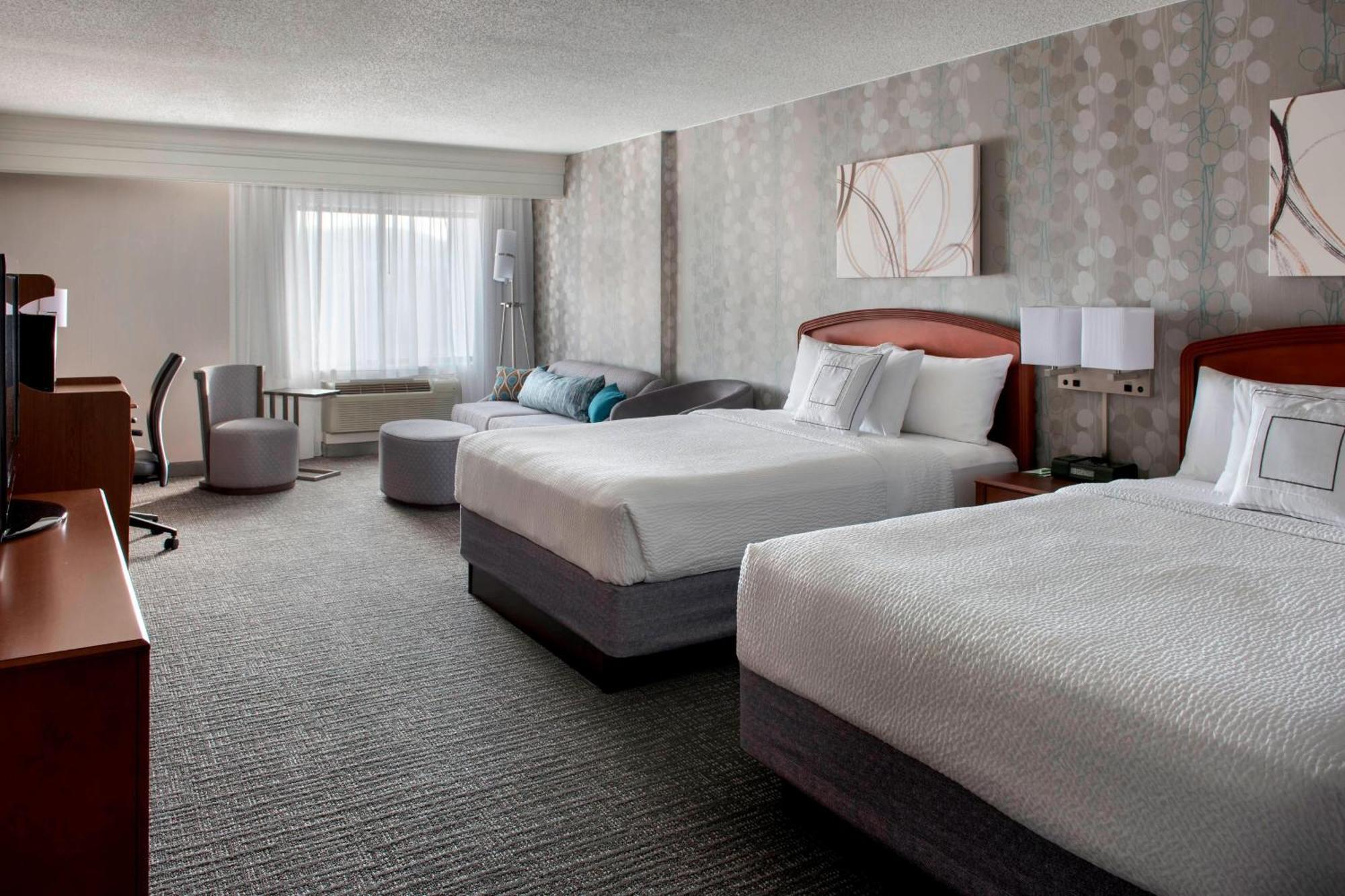 Отель Courtyard By Marriott Lebanon Экстерьер фото