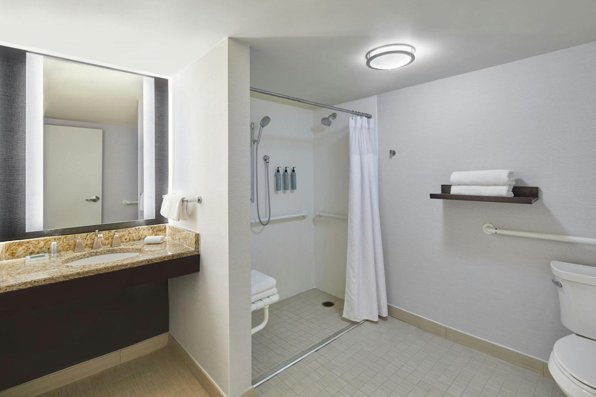 Отель Courtyard By Marriott Lebanon Экстерьер фото