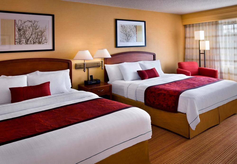 Отель Courtyard By Marriott Lebanon Экстерьер фото