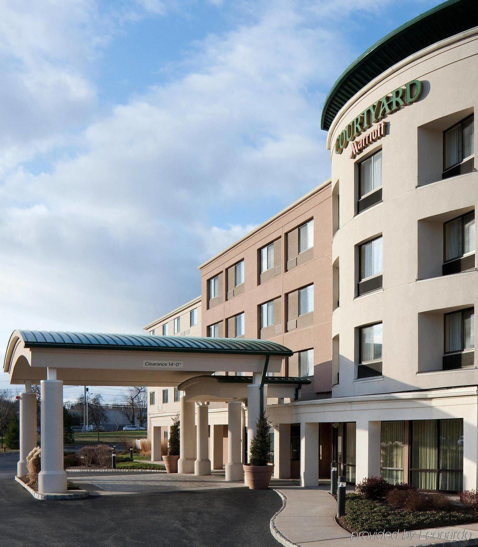 Отель Courtyard By Marriott Lebanon Экстерьер фото