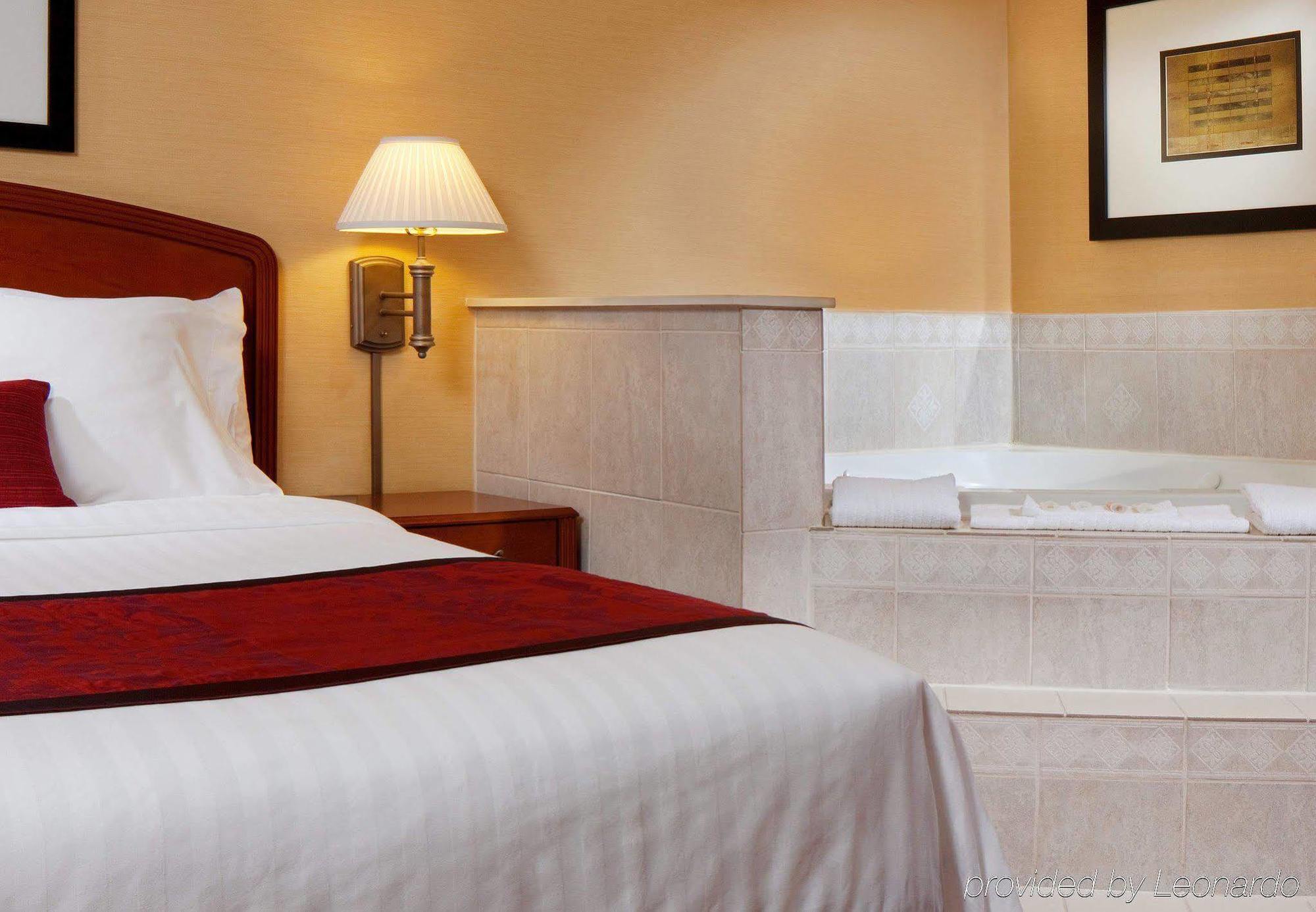 Отель Courtyard By Marriott Lebanon Экстерьер фото