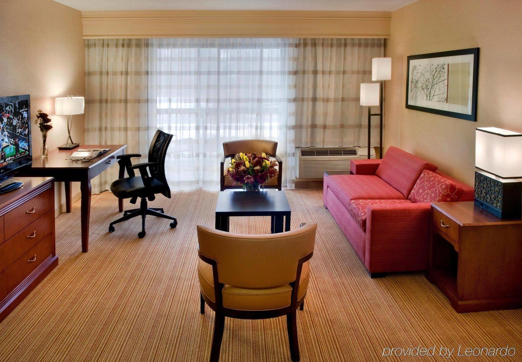 Отель Courtyard By Marriott Lebanon Экстерьер фото